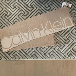 NWT Calvin Klein scarf